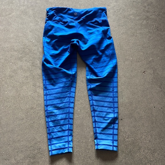 VINEYARD VINES Royal Ocean Blue Dip Dye Stripe Performance Leggings - Picture 6 of 7